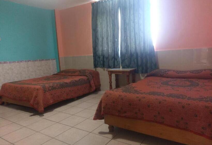 هتل Es Santa Regina