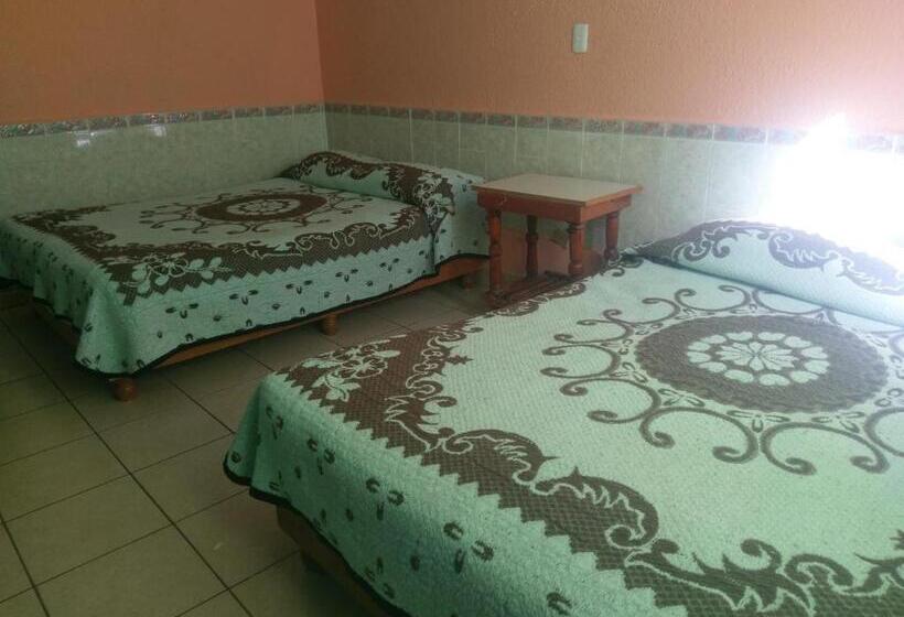 هتل Es Santa Regina