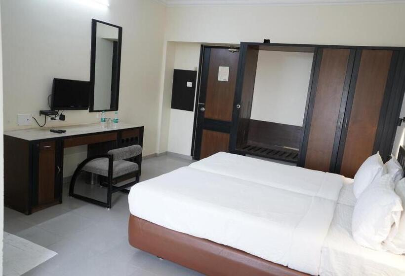 Отель Metropolis