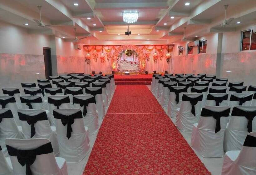 Отель Metropolis