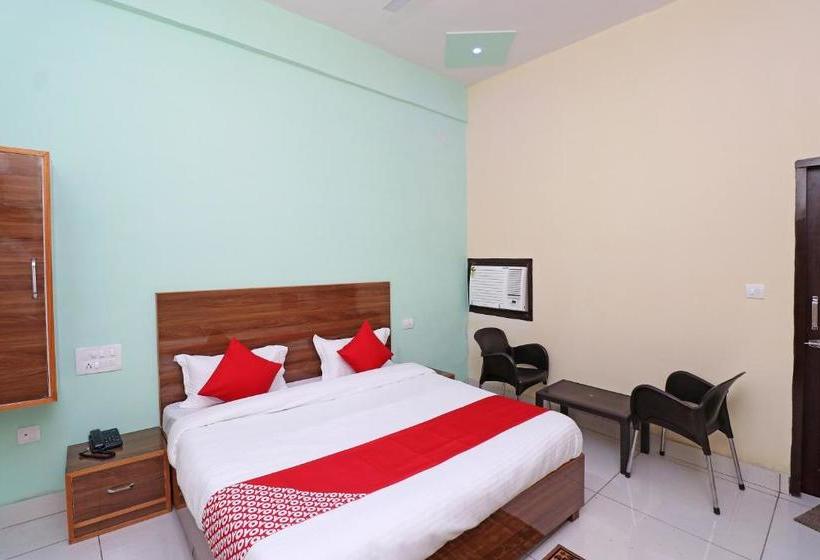 Отель Oyo 29006 Almond Leaf