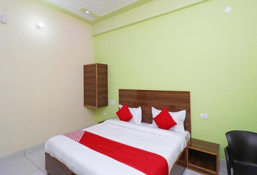 Отель Oyo 29006 Almond Leaf