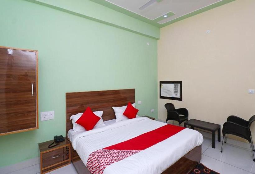 Отель Oyo 29006 Almond Leaf