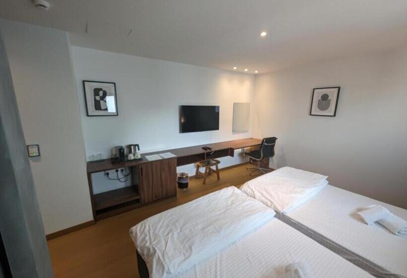 בית מלון כפרי Urban Habitat Executive Suites