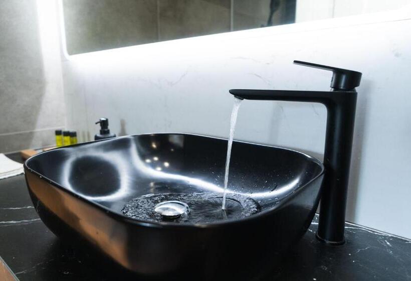 בית מלון כפרי Urban Habitat Executive Suites