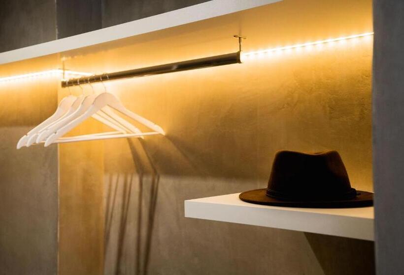 בית מלון כפרי Urban Habitat Executive Suites