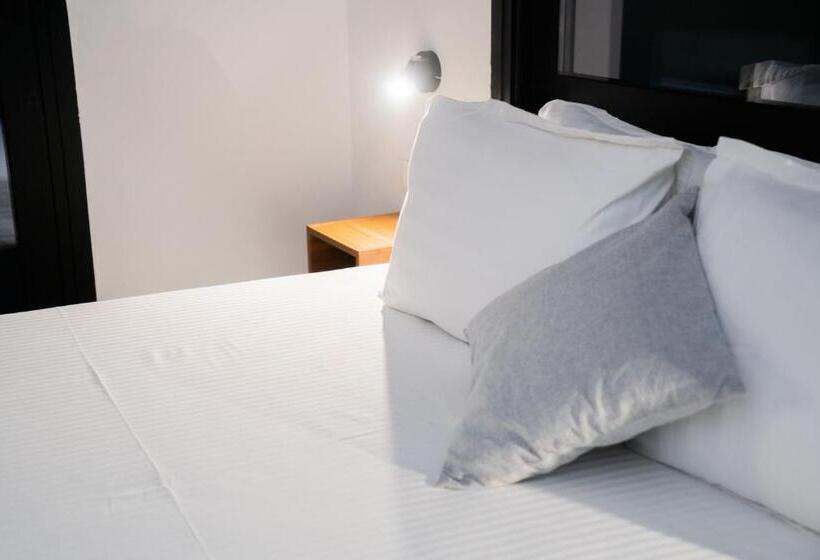 בית מלון כפרי Urban Habitat Executive Suites