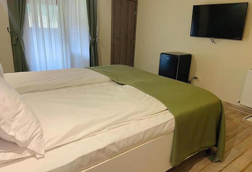 פנסיון Casa Iustin