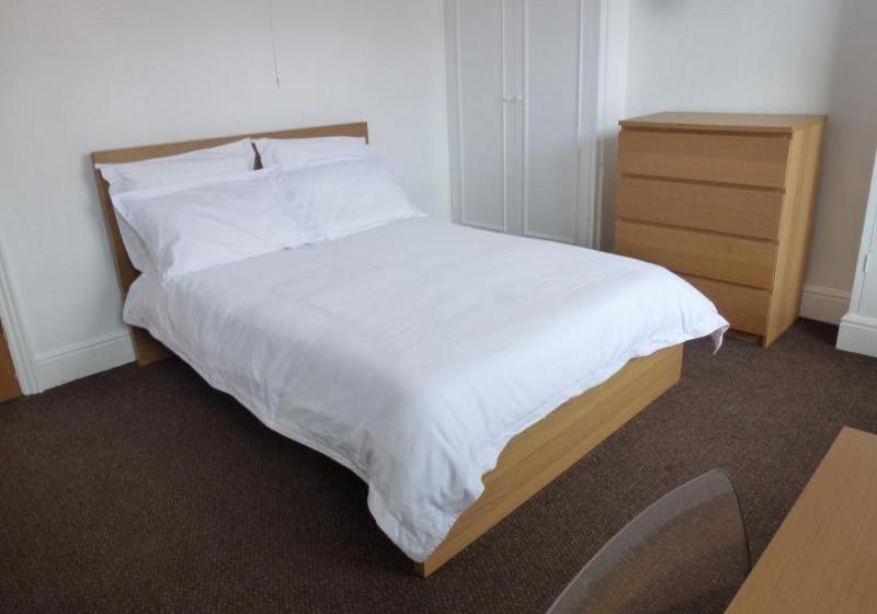 פנסיון Curzon Lodge