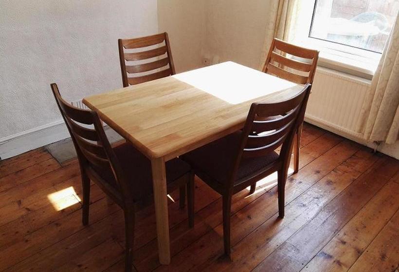 פנסיון Curzon Lodge