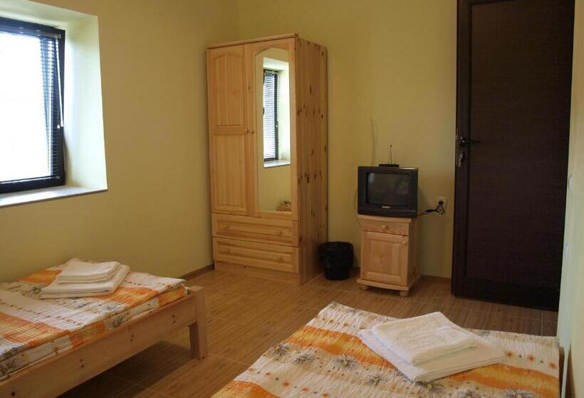 膳宿费 Dobrevata House