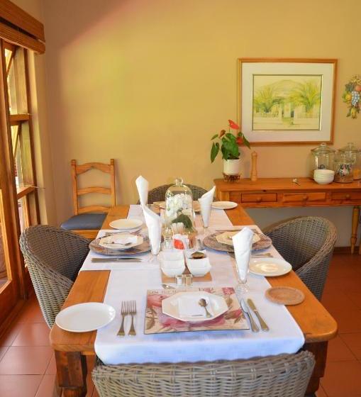 פנסיון Dusk To Dawn Garden Court Burgersdorp