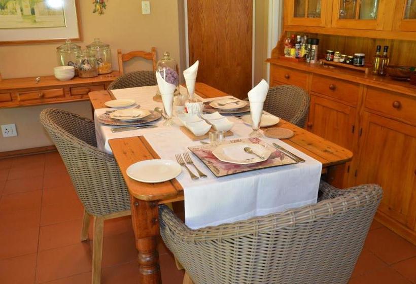 פנסיון Dusk To Dawn Garden Court Burgersdorp