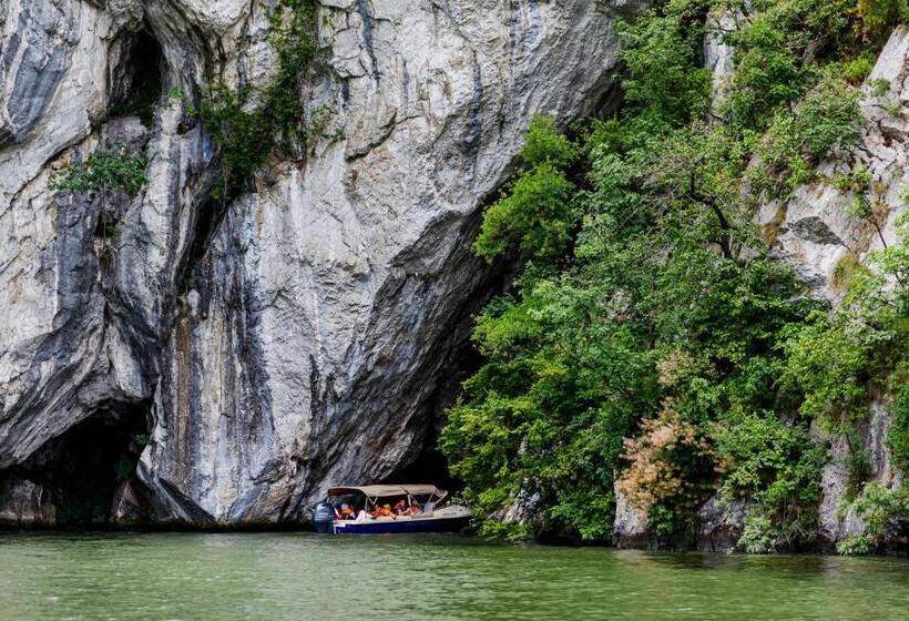 Pensiunea Decebal Resort   Cazanele Dunarii