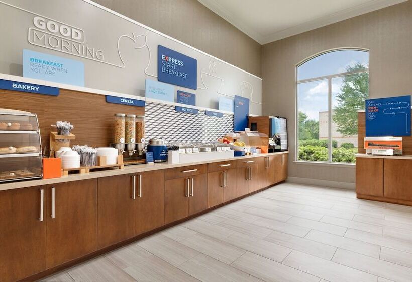 Holiday Inn Express Hotel & Suites Auburn   University Area, An Ihg