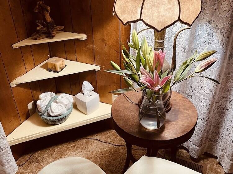 בית מלון כפרי Backyard Garden Oasis