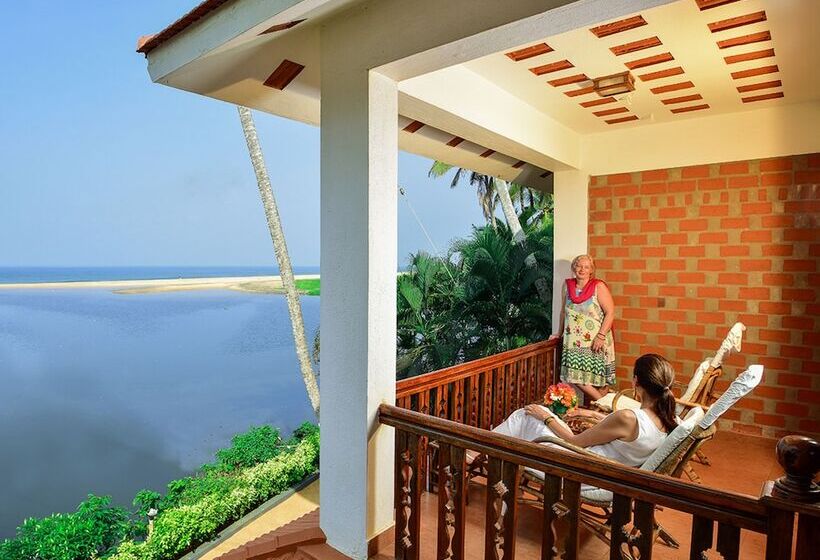 هتل Beach And Lake Ayurvedic Resort, Kovalam