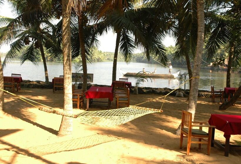 هتل Beach And Lake Ayurvedic Resort, Kovalam