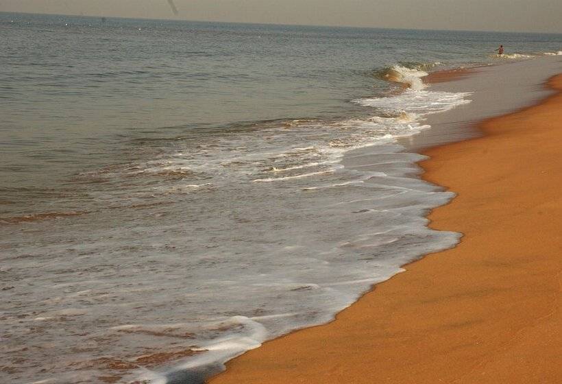 هتل Beach And Lake Ayurvedic Resort, Kovalam