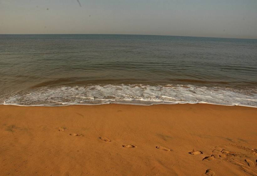 هتل Beach And Lake Ayurvedic Resort, Kovalam