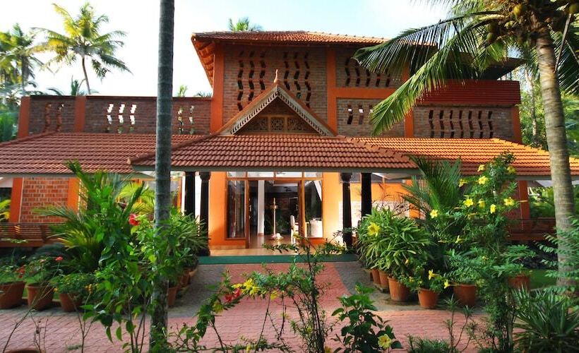 هتل Beach And Lake Ayurvedic Resort, Kovalam
