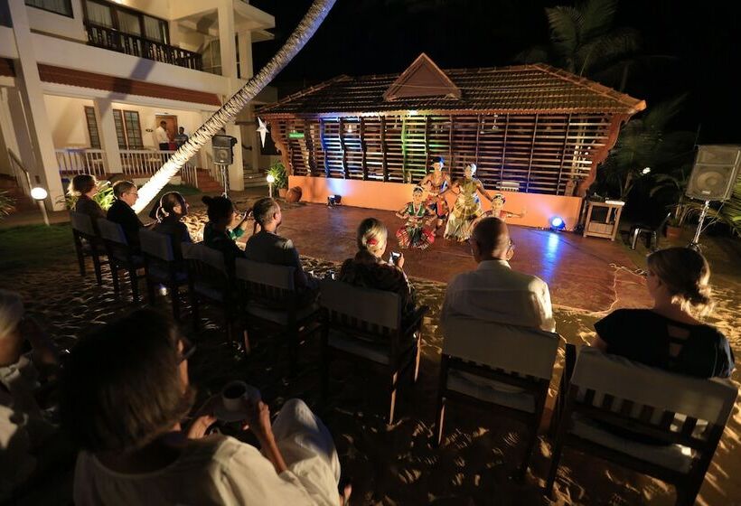 هتل Beach And Lake Ayurvedic Resort, Kovalam