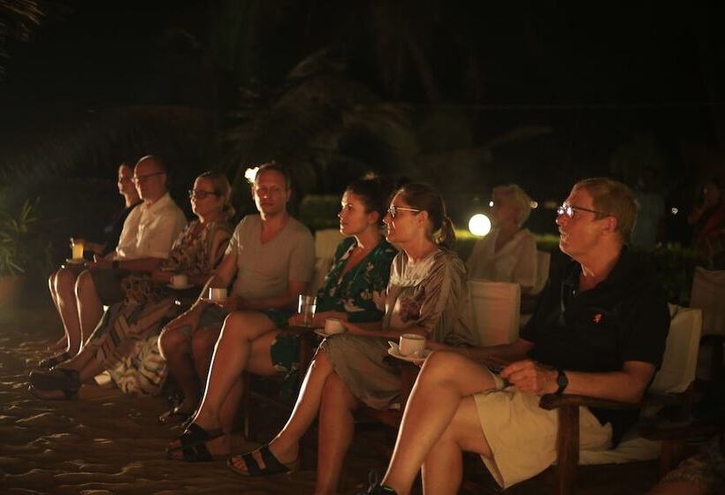 هتل Beach And Lake Ayurvedic Resort, Kovalam