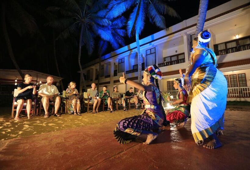 هتل Beach And Lake Ayurvedic Resort, Kovalam