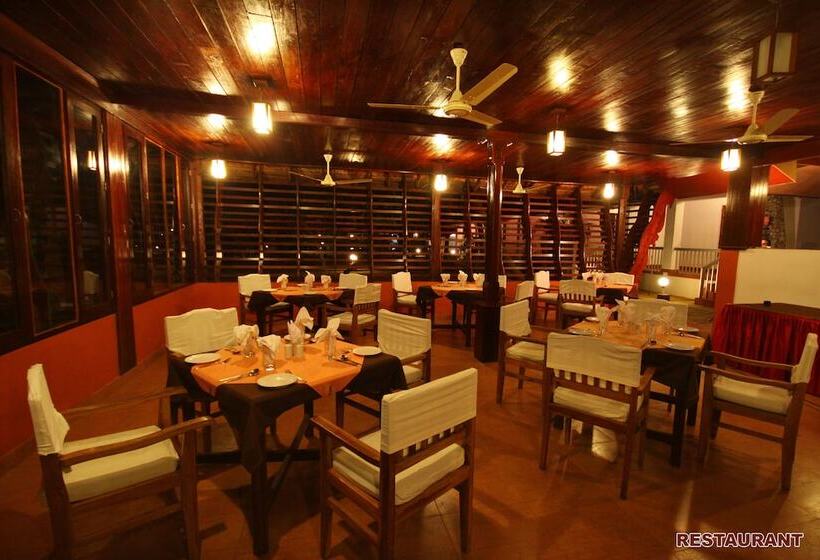 هتل Beach And Lake Ayurvedic Resort, Kovalam