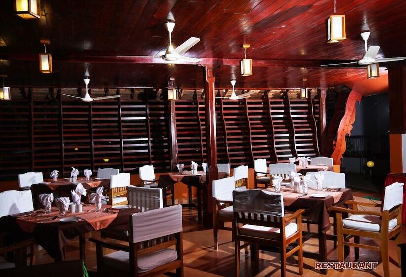 هتل Beach And Lake Ayurvedic Resort, Kovalam