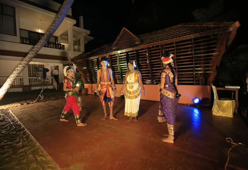 هتل Beach And Lake Ayurvedic Resort, Kovalam