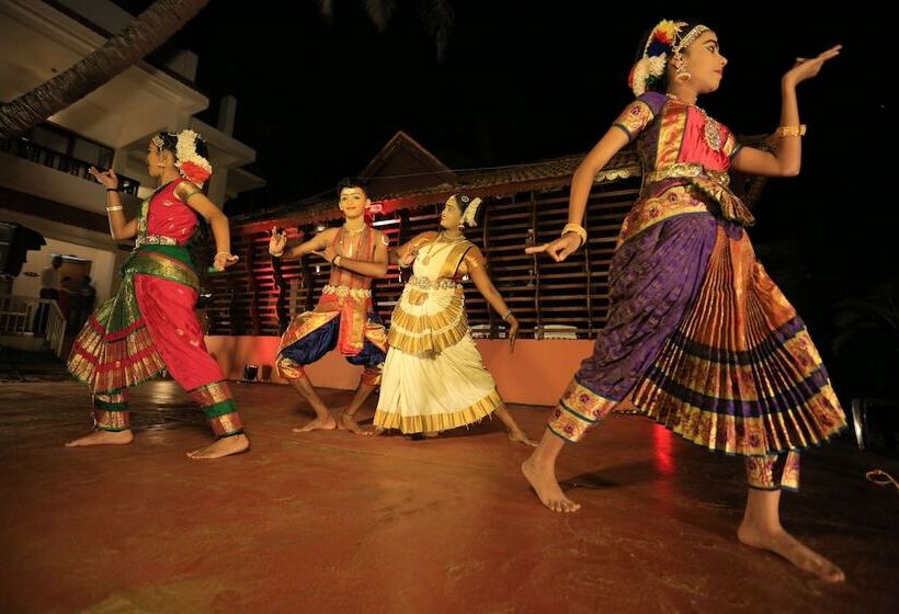هتل Beach And Lake Ayurvedic Resort, Kovalam