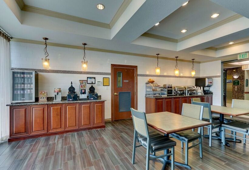 فندق Comfort Inn & Suites