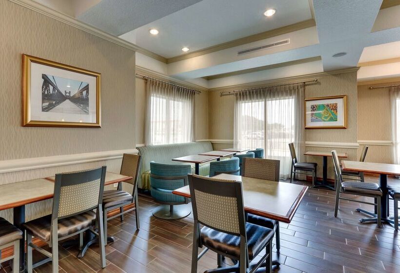 فندق Comfort Inn & Suites