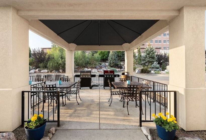 בית מלון כפרי Candlewood Suites Bismarck