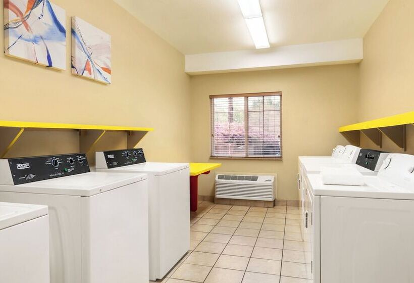 Отель Candlewood Suites Augusta, An Ihg