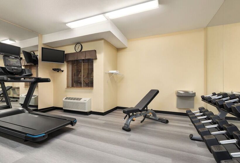 Отель Candlewood Suites Augusta, An Ihg