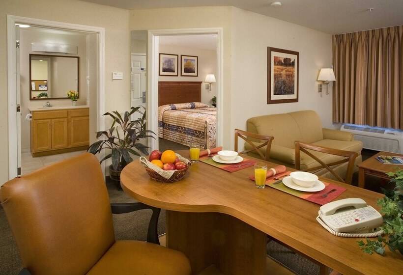 Отель Candlewood Suites Augusta, An Ihg
