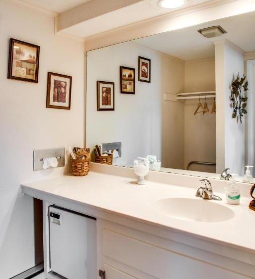 فندق Cliff Dwellers Inn