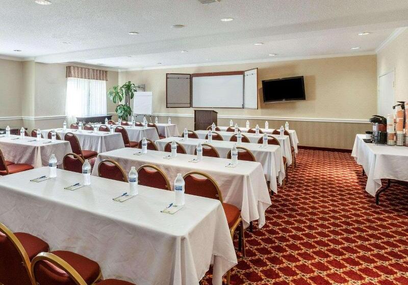 Отель Comfort Inn & Suites Texas Hill Country