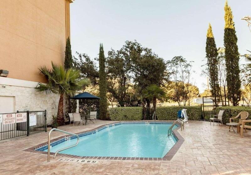 Отель Comfort Inn & Suites Texas Hill Country