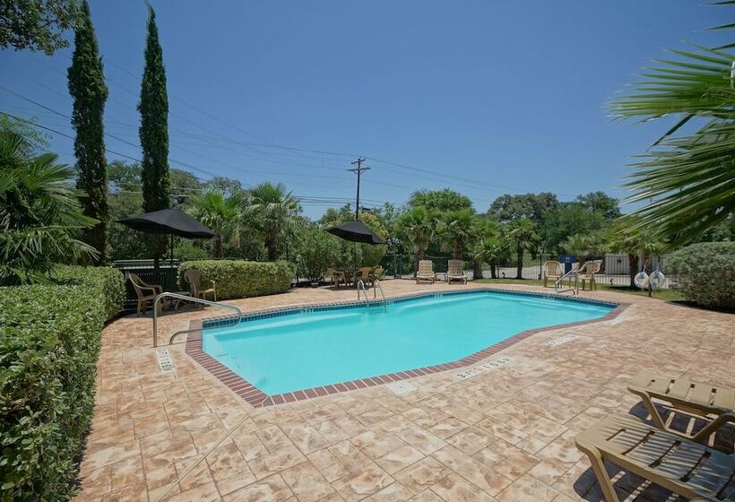 Отель Comfort Inn & Suites Texas Hill Country