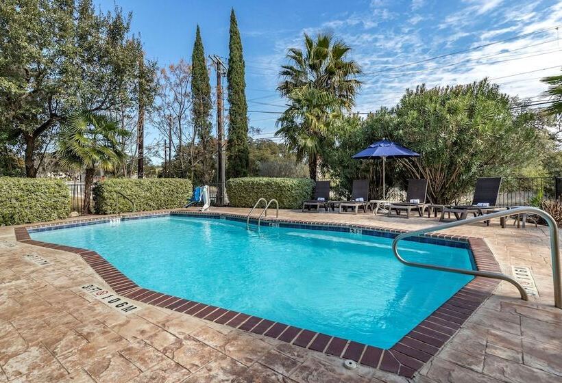 Отель Comfort Inn & Suites Texas Hill Country