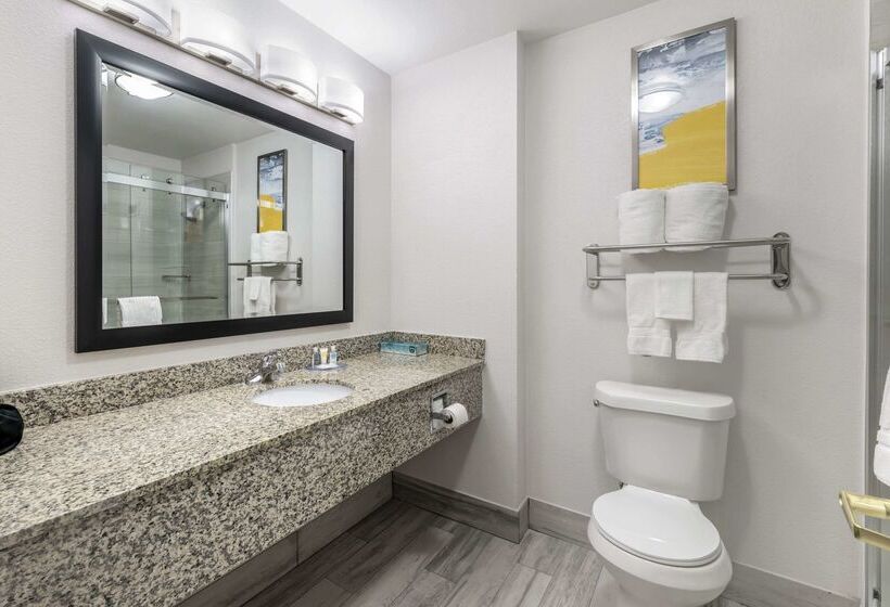 호텔 Comfort Inn & Suites