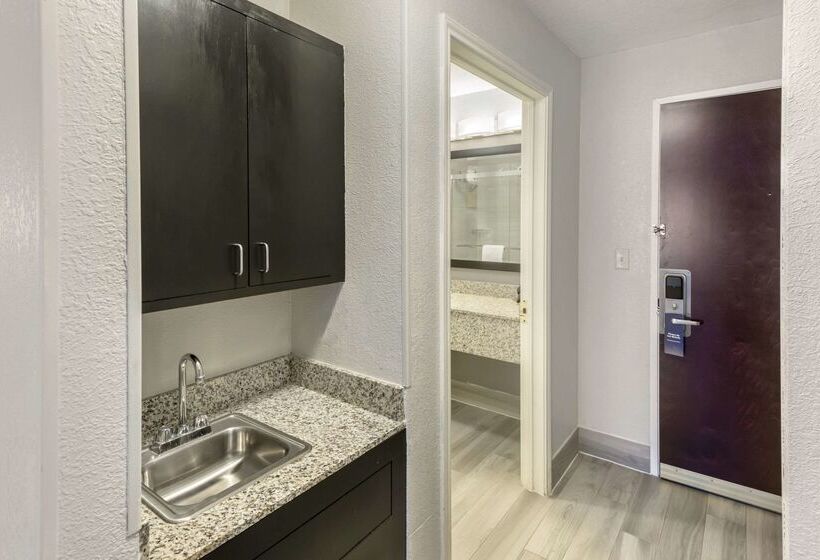 فندق Comfort Inn & Suites