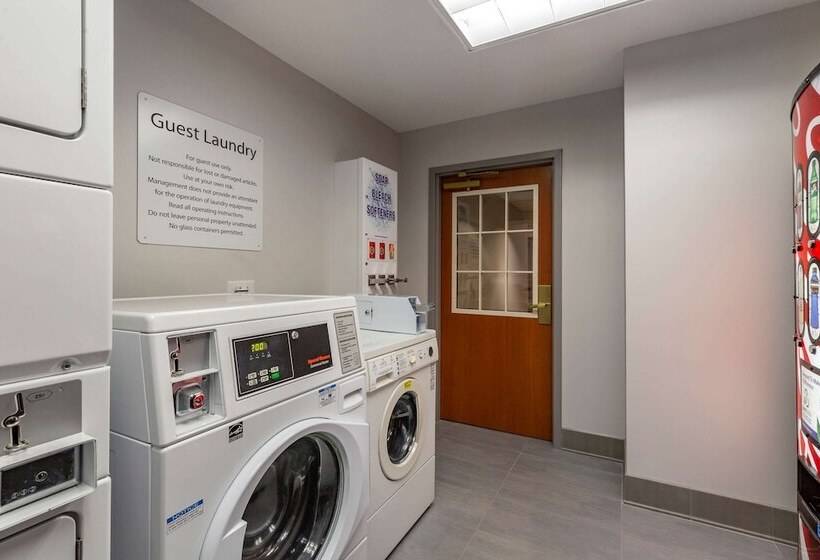 호텔 Comfort Inn & Suites