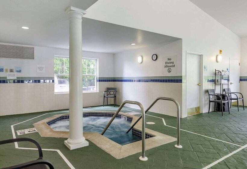 호텔 Comfort Inn & Suites