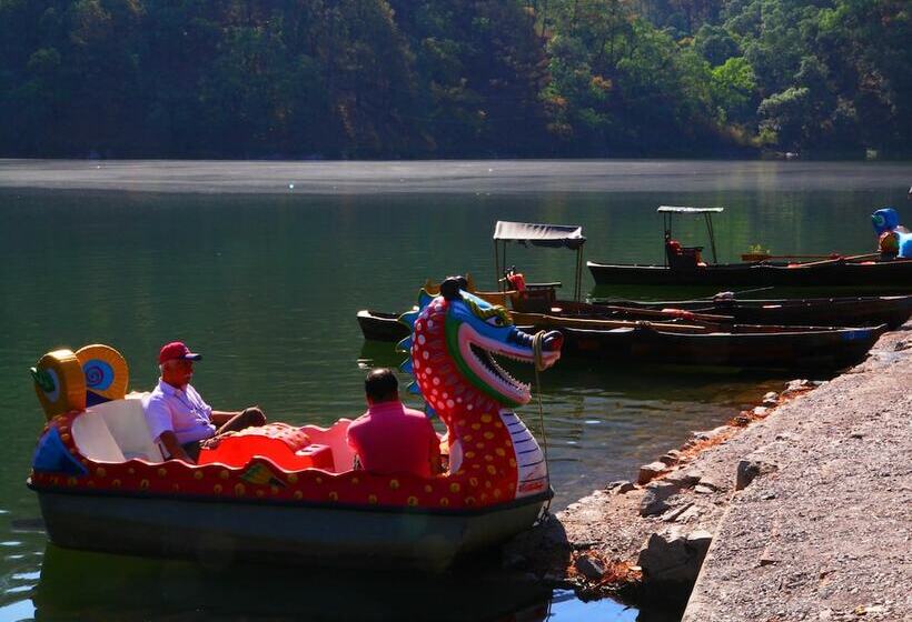 בית מלון כפרי Country Inn Sattal