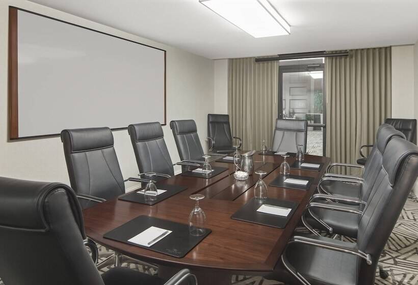 Отель Crowne Plaza Greenville, An Ihg