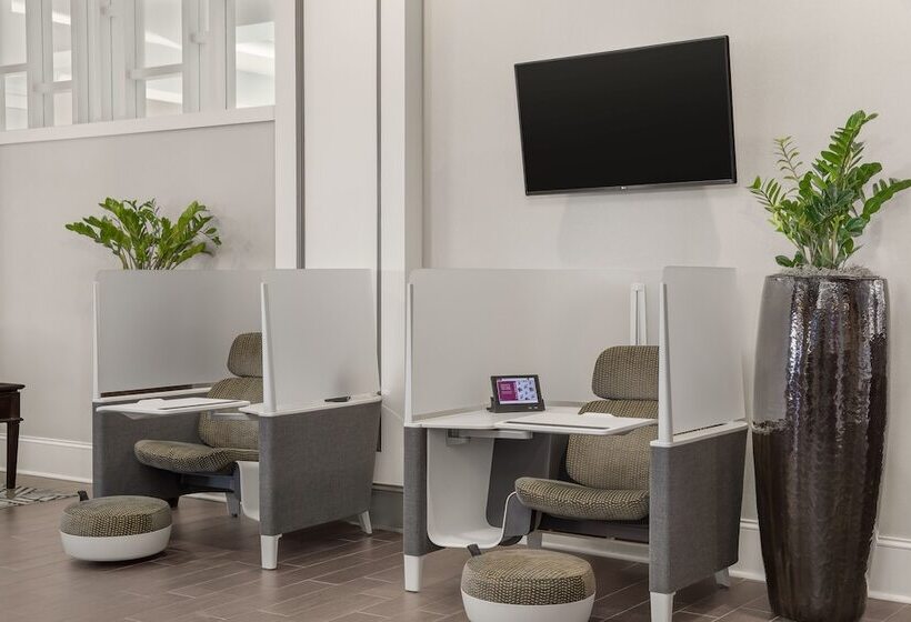 Отель Crowne Plaza Greenville, An Ihg